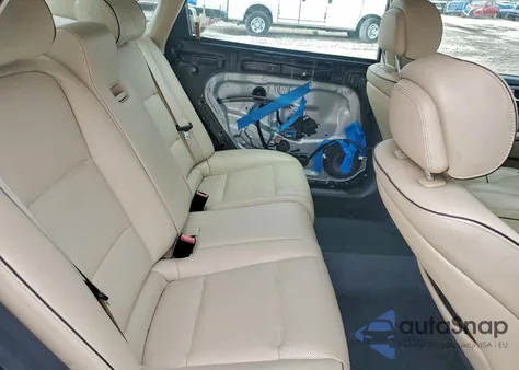 2016 Hyundai Equus Signature z USA, uszkodzony, nr VIN KMHGH4JH7GU102316